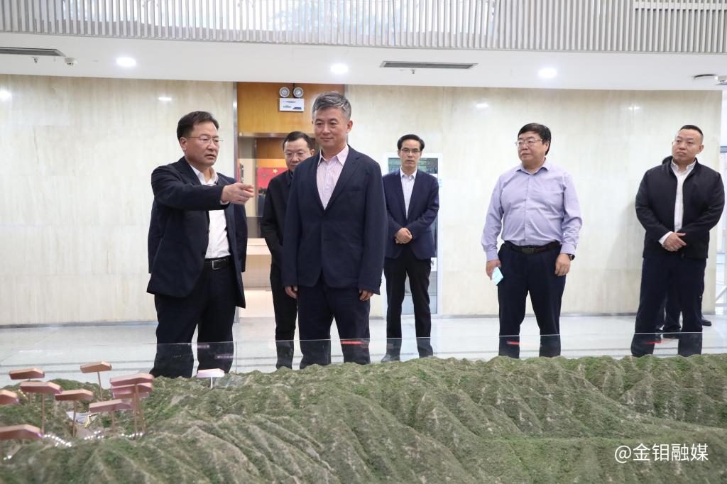 20241008-西安高新区党工委副书记、管委会主任陈辉一行到3044永利集团股份调研座谈 (1).jpg