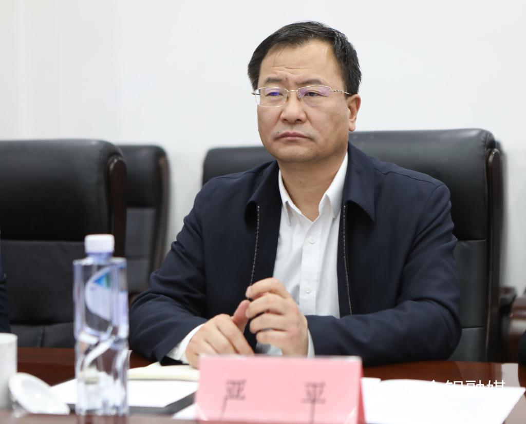 20231212-严平在3044永利集团汝阳主持召开专题会议1.jpg