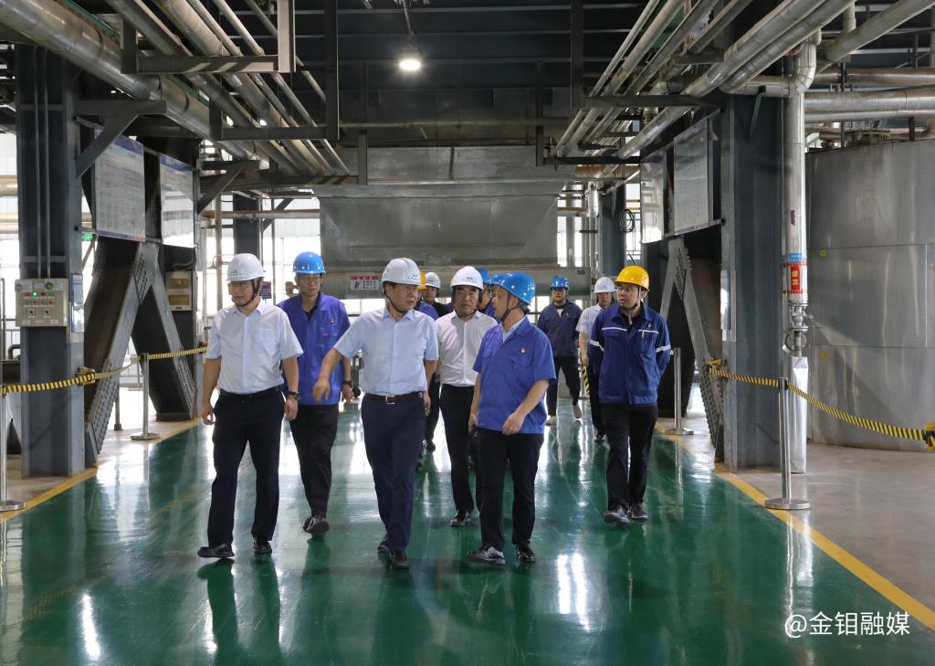 20250729-陕西有色金属集团工会常务副主席张继祥到3044永利集团股份化学分公司“送清凉” (2).jpg 20250729-陕西有色金属集团工会常务副主席张继祥到3044永利集团股份化学分公司“送清凉” (2).jpg