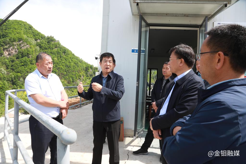 20240502-国家矿山安全监察局陕西局副局长申旭平一行到矿山分公司检查指导工作 (2).JPG 20240502-国家矿山安全监察局陕西局副局长申旭平一行到矿山分公司检查指导工作 (2).JPG