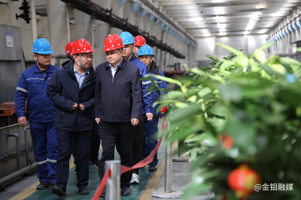 20240209-大年三十,陈超看望慰问坚守岗位的一线职工2.JPG 20240209-大年三十,陈超看望慰问坚守岗位的一线职工2.JPG